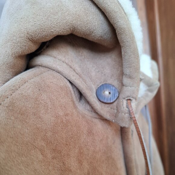 Overland sheepskin coat w removable hood - Picture 4 of 7